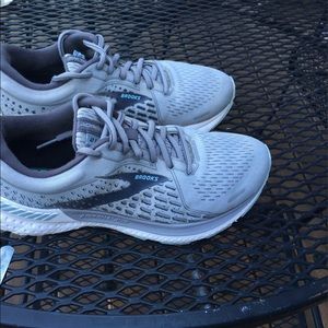8.5 wide Brooks Adrenaline 21